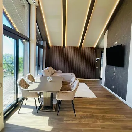 Hilltop View House *